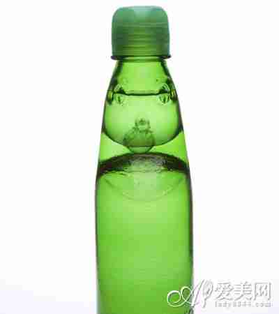  女人常喝可乐容易衰老 爱美别吃10种食物 